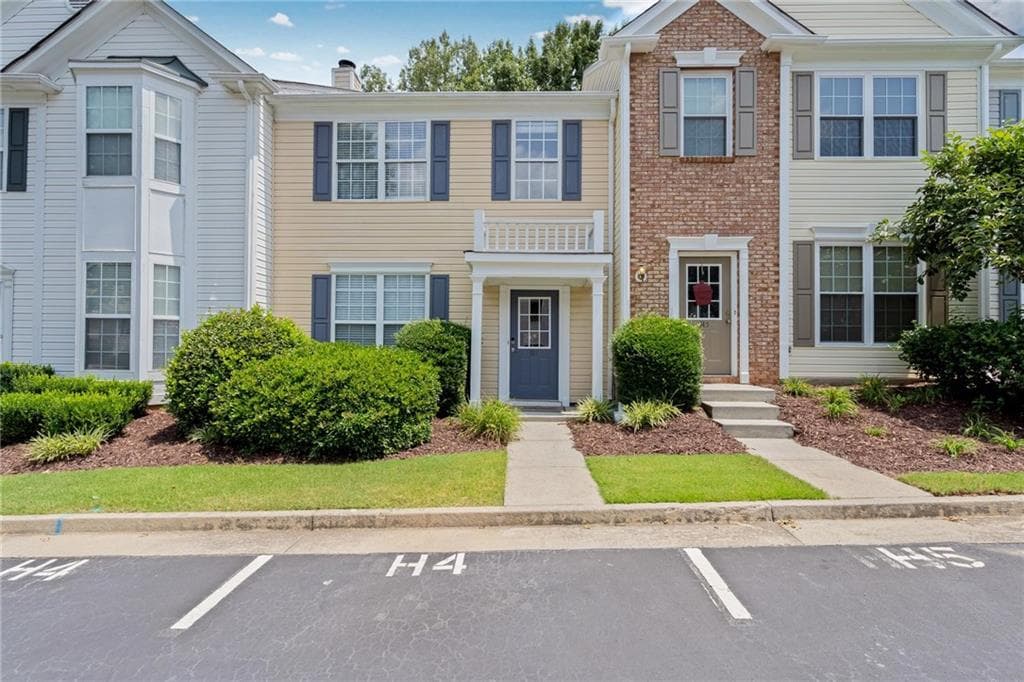 3 bedroom, 3 bathroom, 1,370 sq ft townhouse sold at 10900 Wittenridge Drive H4, Alpharetta, GA 30022