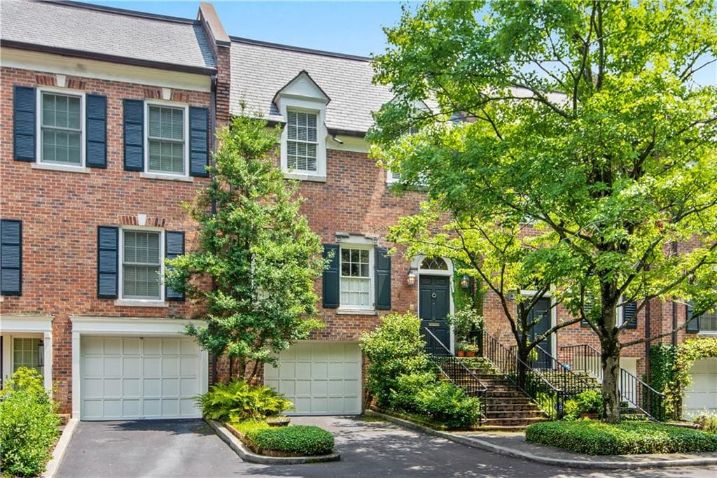 3 bedroom, 4 bathroom, 2,084 sq ft townhouse sold at 238 15th Street 11, Atlanta, GA 30309