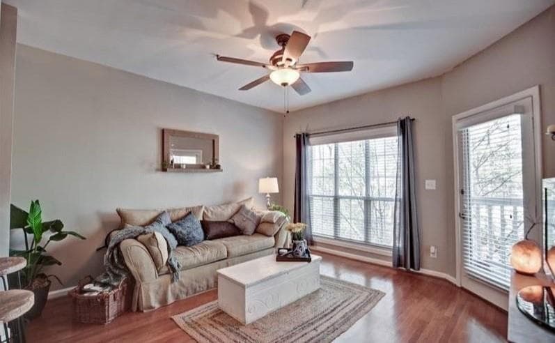 2 bedroom, 1 bathroom, 978 sq ft condominium sold at 1250 Parkwood Circle 2103, Atlanta, GA 30339