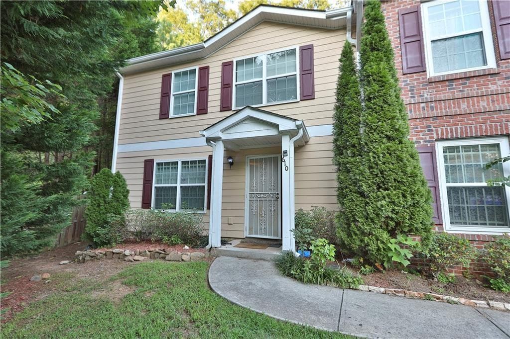 4 bedroom, 2 bathroom townhouse sold at 610 Streamside Drive, Roswell, GA 30076