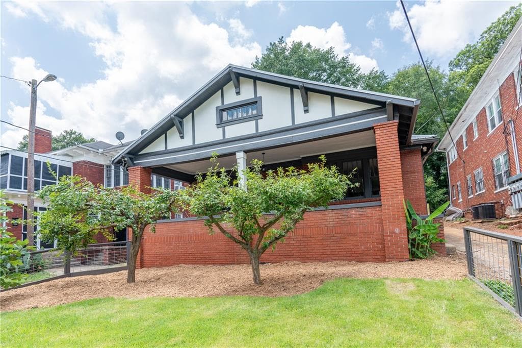 3 bedroom, 2 bathroom, 1,607 sq ft single family residence sold at 635 Holderness Street, Atlanta, GA 30310