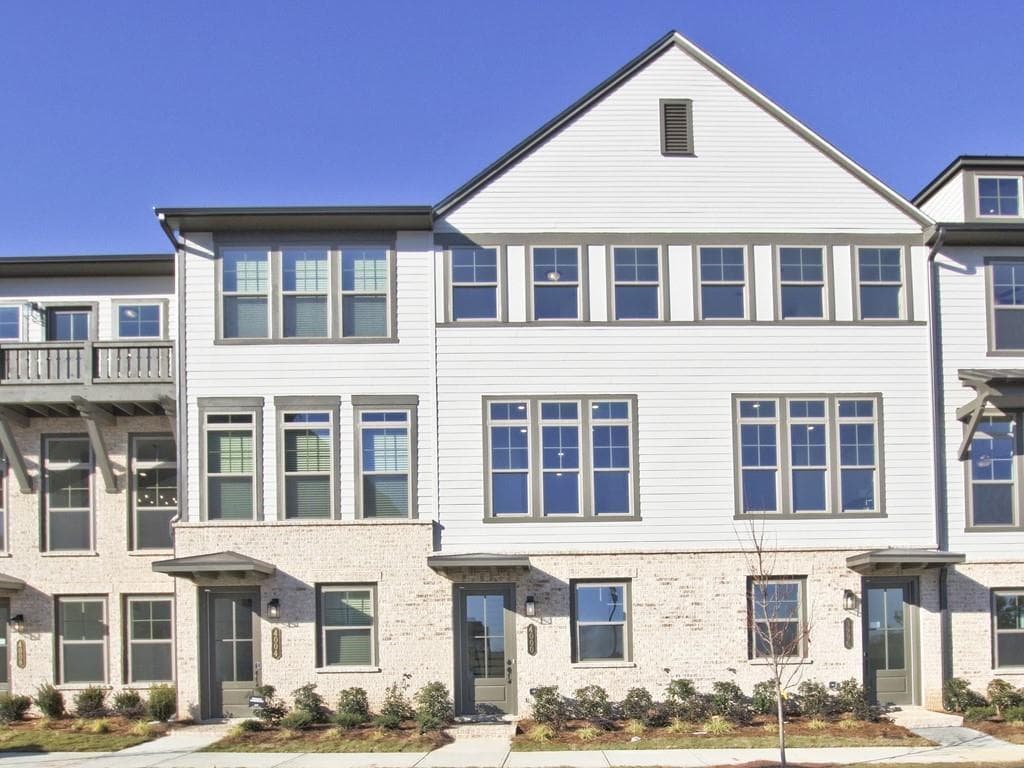 3 bedroom, 4 bathroom, 1,602 sq ft townhouse sold at 2644 Caruse Way 102, Atlanta, GA 30339