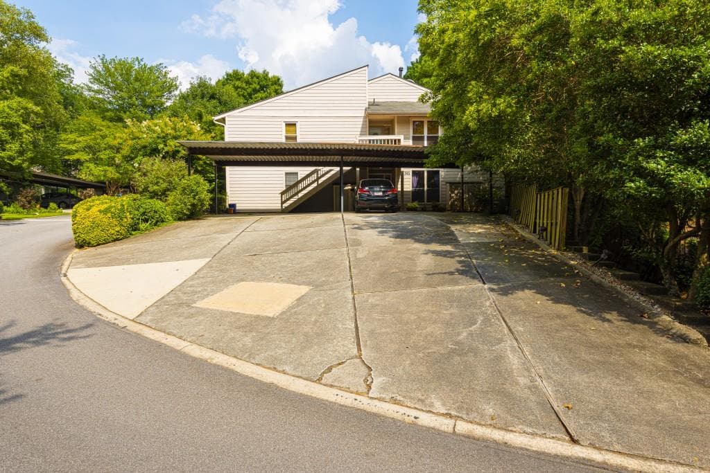 2 bedroom, 2 bathroom, 1,325 sq ft condominium sold at 1961 Variations Drive Q, Atlanta, GA 30329