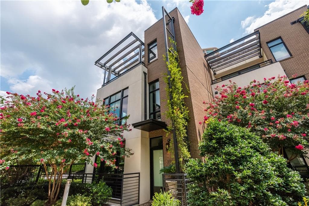 3 bedroom, 4 bathroom, 3,945 sq ft townhouse sold at 721 Longleaf Drive 11, Atlanta, GA 30342