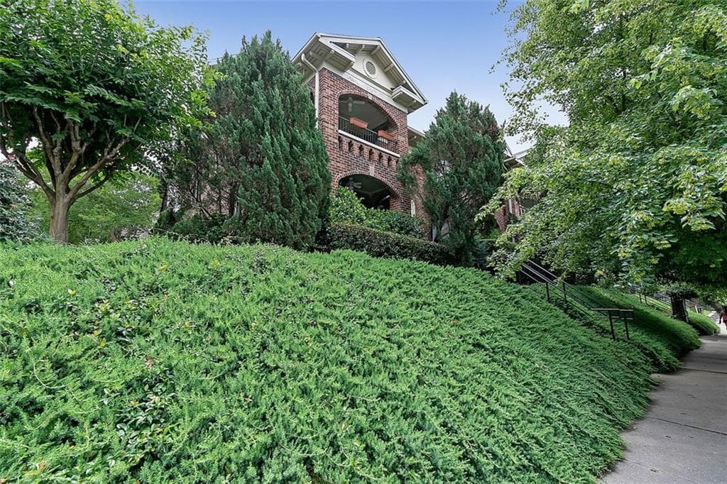 1 bedroom, 1 bathroom, 560 sq ft condominium sold at 795 Ponce De Leon Place C2, Atlanta, GA 30306