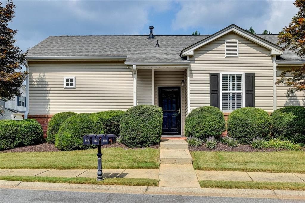 2 bedroom, 2 bathroom, 1,143 sq ft single family residence sold at 645 W Oaks Drive, Woodstock, GA 30188