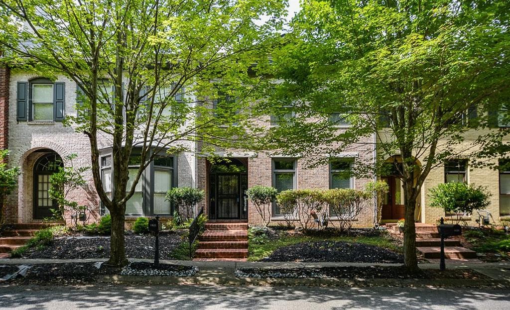 3 bedroom, 3 bathroom, 2,047 sq ft townhouse sold at 1633 Ridenour Parkway, Kennesaw, GA 30152