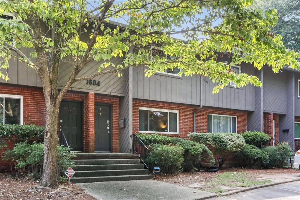 2 bedroom, 2 bathroom, 1,064 sq ft townhouse sold at 1604 Briarcliff Road 3, Atlanta, GA 30306
