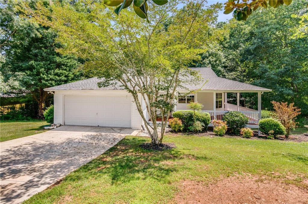 3 bedroom, 2 bathroom, 1,289 sq ft single family residence sold at 8515 Opal Court, Gainesville, GA 30506