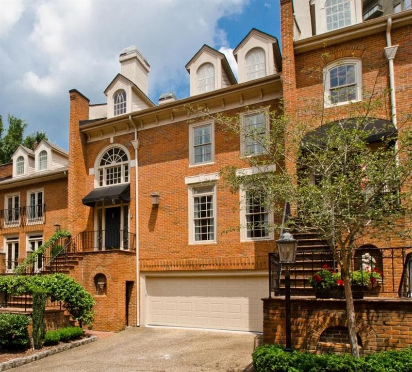 3 bedroom, 4 bathroom condominium sold at 2600 Peachtree Road 21, Atlanta, GA 30305