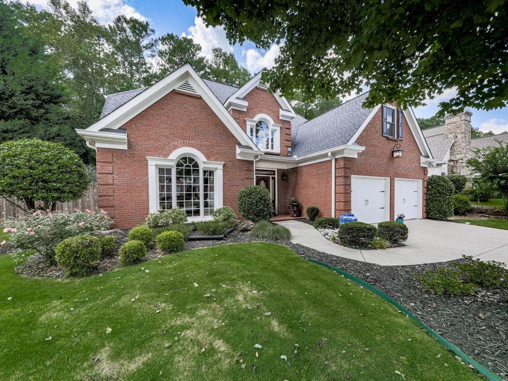 4 bedroom, 4 bathroom, 3,404 sq ft single family residence sold at 2605 PETERBORO Row, Marietta, GA 30062
