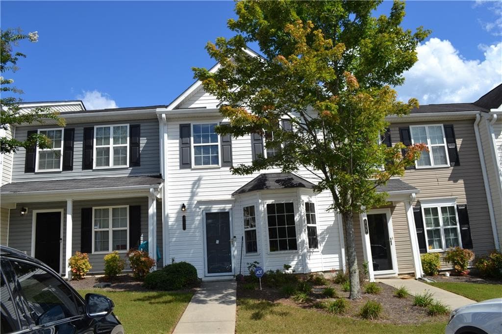 2 bedroom, 3 bathroom, 1,250 sq ft townhouse sold at 883 Crestwell Circle, Atlanta, GA 30331