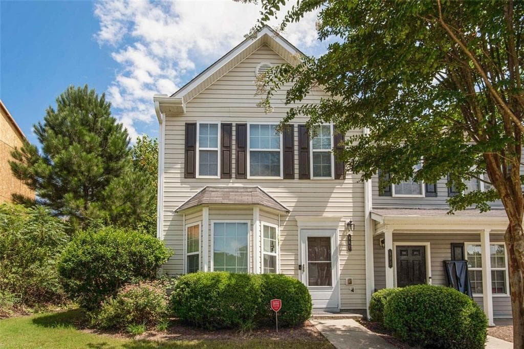 3 bedroom, 3 bathroom, 1,328 sq ft condominium sold at 887 CRESTWELL Circle, Atlanta, GA 30331