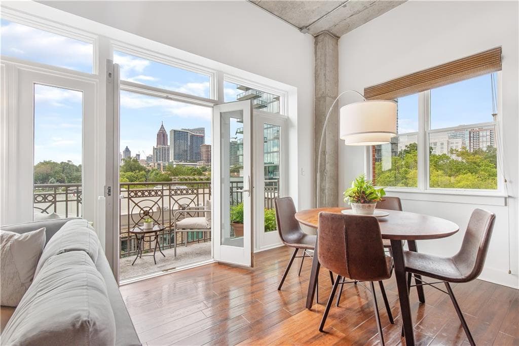1 bedroom, 1 bathroom, 940 sq ft condominium sold at 206 11TH Street 701, Atlanta, GA 30309