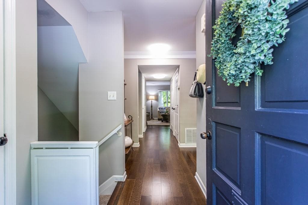 3 bedroom, 4 bathroom, 1,798 sq ft townhouse sold at 19 Ivy Trail, Atlanta, GA 30342