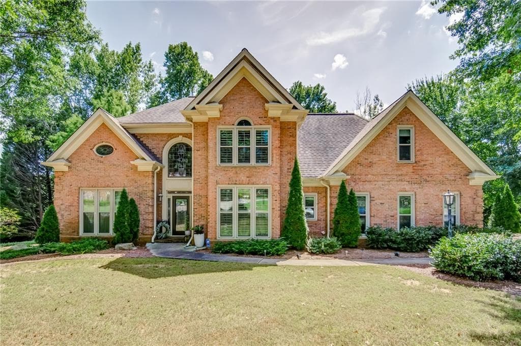 5 bedroom, 5 bathroom, 4,024 sq ft single family residence sold at 300 Chickering Lake Court, Roswell, GA 30075