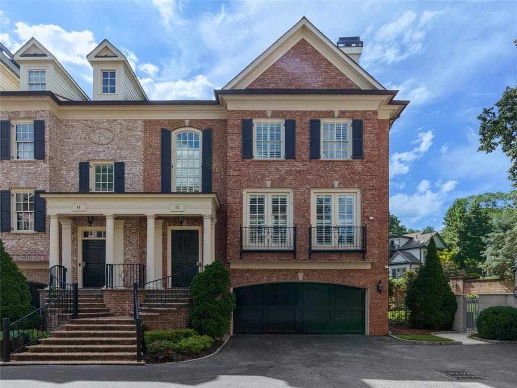 4 bedroom, 5 bathroom, 3,167 sq ft townhouse sold at 3475 Roxboro Road 12, Atlanta, GA 30326