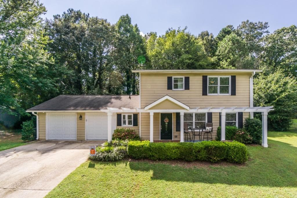 3 bedroom, 3 bathroom, 1,700 sq ft single family residence sold at 320 Monivea Lane, Roswell, GA 30075