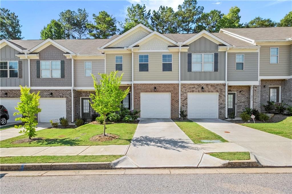 3 bedroom, 3 bathroom, 1,408 sq ft townhouse sold at 8475 Douglass Trail, Jonesboro, GA 30236