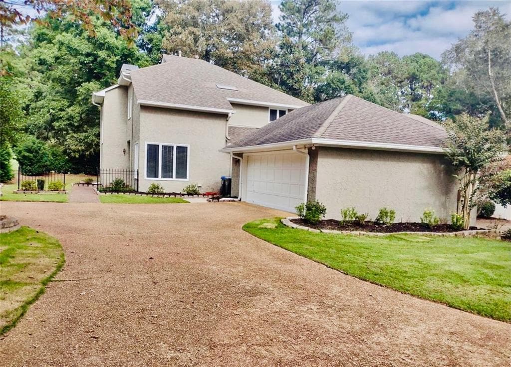 3 bedroom, 3 bathroom, 2,592 sq ft single family residence sold at 2560 LINKS END, Roswell, GA 30076