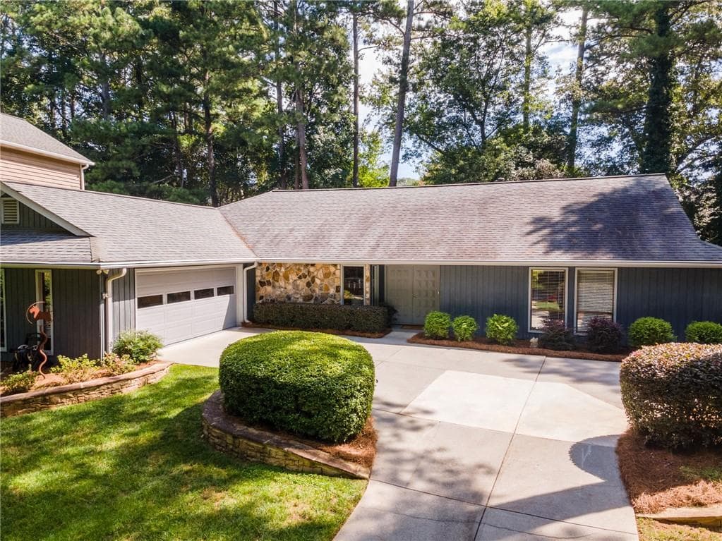 4 bedroom, 3 bathroom, 2,532 sq ft single family residence sold at 275 Seventeenth Fairway, Roswell, GA 30076