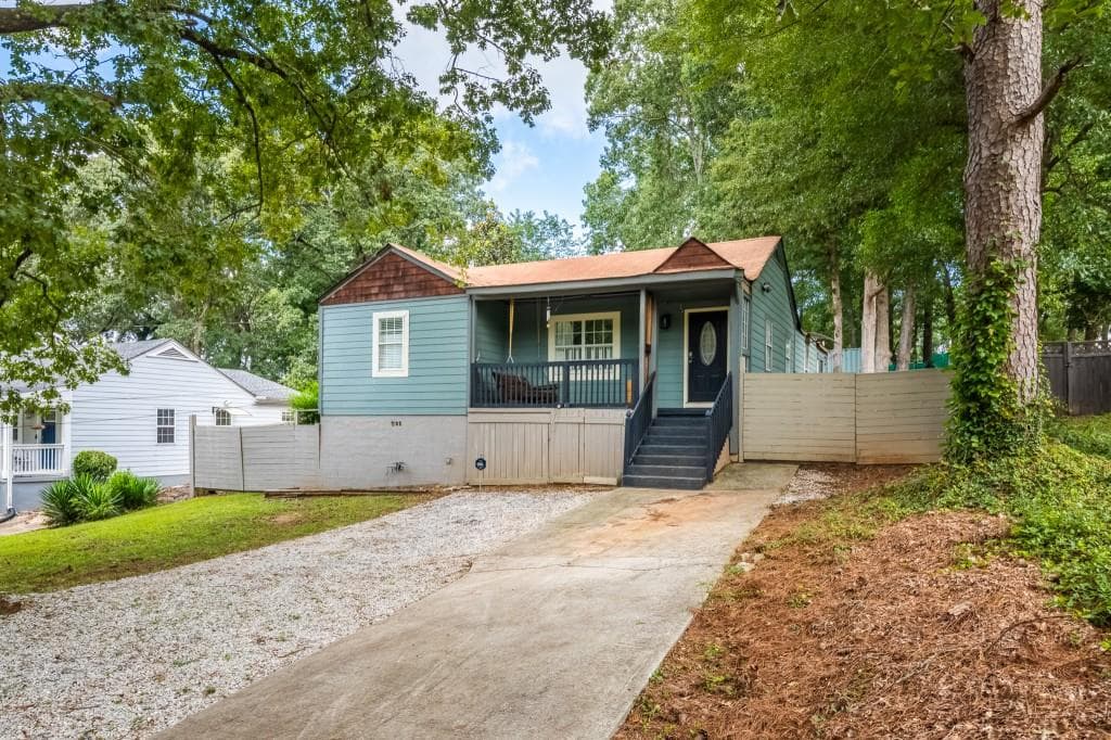 4 bedroom, 2 bathroom, 1,658 sq ft single family residence sold at 1924 Lomita Road, Atlanta, GA 30316