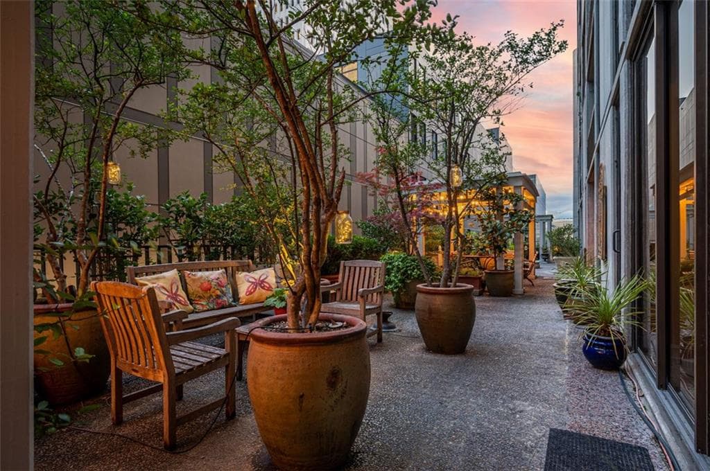 2 bedroom, 2 bathroom, 1,701 sq ft condominium sold at 147 15th Street 4C, Atlanta, GA 30309