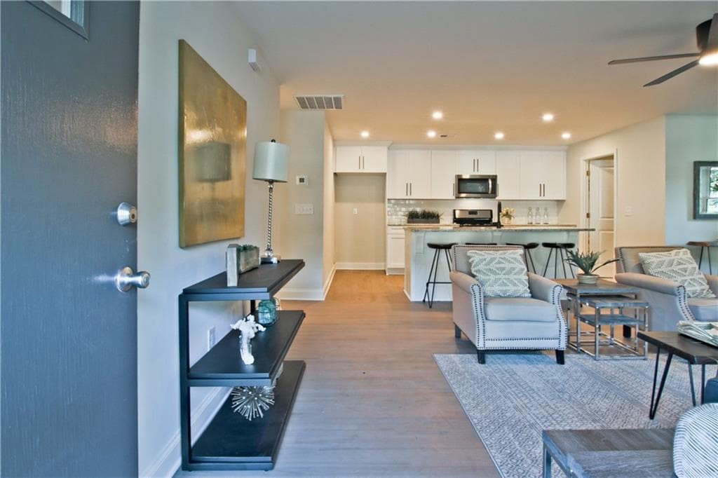 3 bedroom, 2 bathroom, 1,200 sq ft single family residence sold at 2593 Walton Way, Marietta, GA 30060
