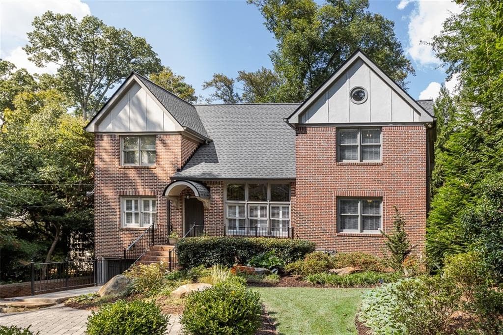 6 bedroom, 5 bathroom, 4,124 sq ft single family residence sold at 900 CLIFTON Road, Atlanta, GA 30307