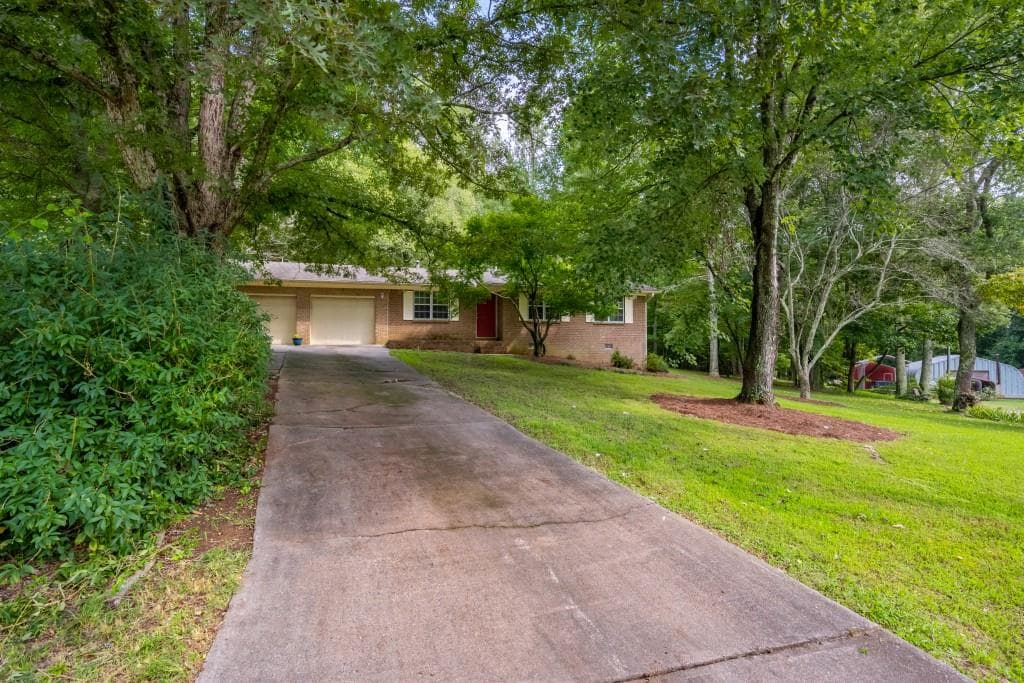 3 bedroom, 1 bathroom, 1,046 sq ft single family residence sold at 4435 Winding Creek Drive, Cumming, GA 30028