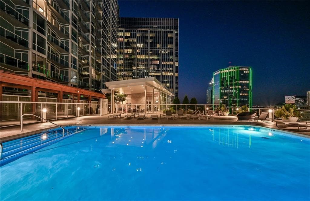 3 bedroom, 3 bathroom, 2,748 sq ft condominium sold at 3325 Piedmont Road 2205, Atlanta, GA 30305
