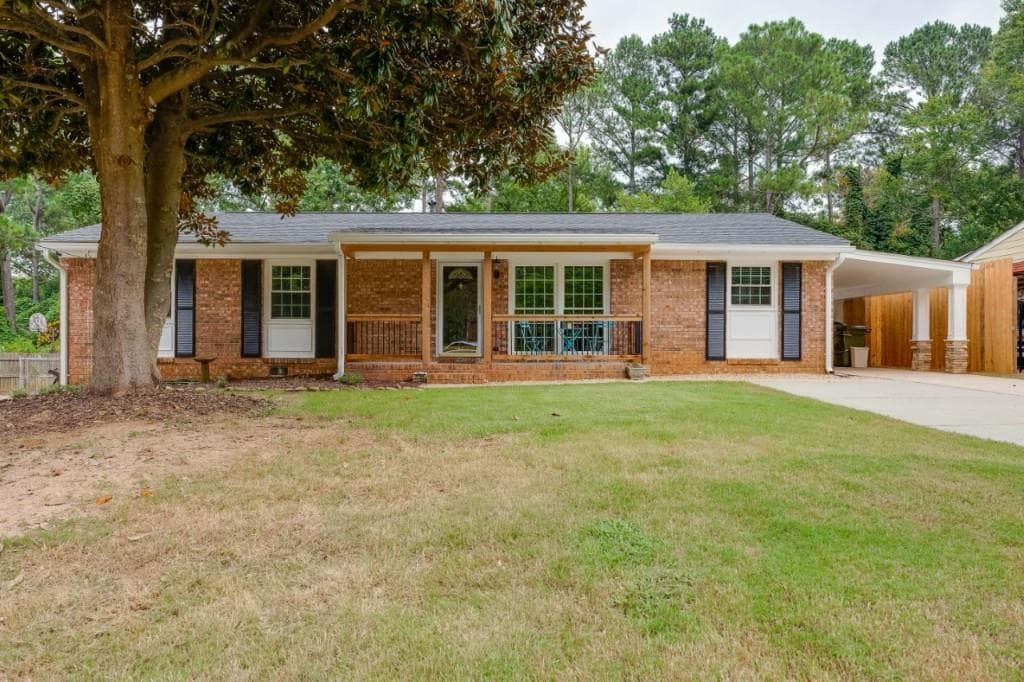 4 bedroom, 2 bathroom, 1,662 sq ft single family residence sold at 2731 Carolyn Drive, Smyrna, GA 30080