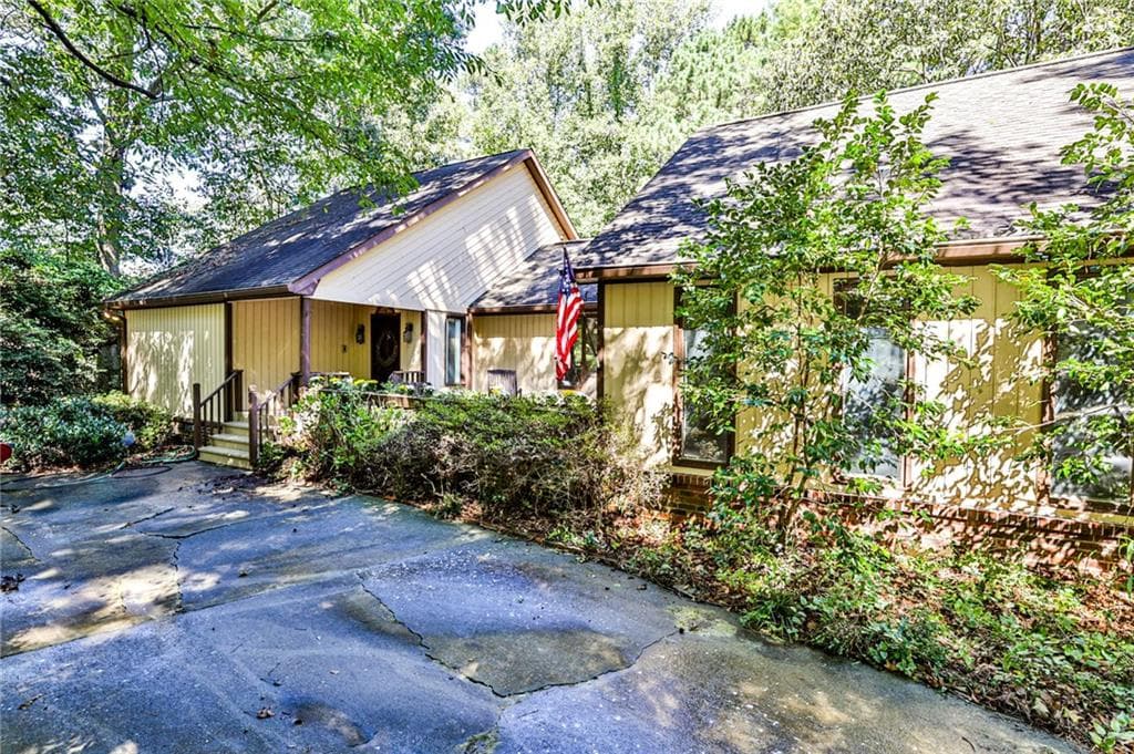 5 bedroom, 4 bathroom, 4,032 sq ft single family residence sold at 1326 Janmar Road, Snellville, GA 30078