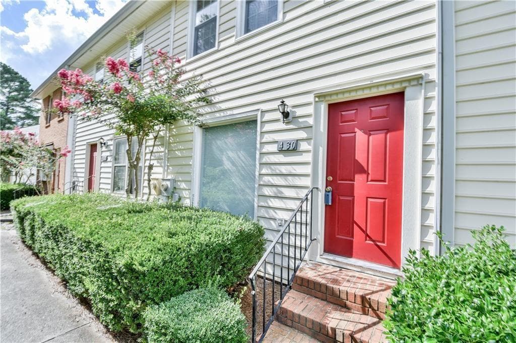 3 bedroom, 4 bathroom, 1,280 sq ft townhouse sold at 430 High Creek Trace, Roswell, GA 30076