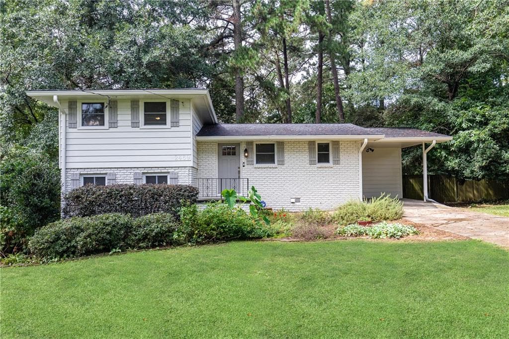 3 bedroom, 2 bathroom, 1,368 sq ft single family residence sold at 2469 Warwick Circle, Atlanta, GA 30345