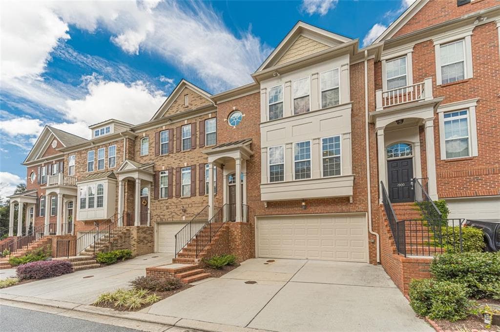 4 bedroom, 4 bathroom, 2,400 sq ft townhouse sold at 4904 Colchester Court, Atlanta, GA 30339
