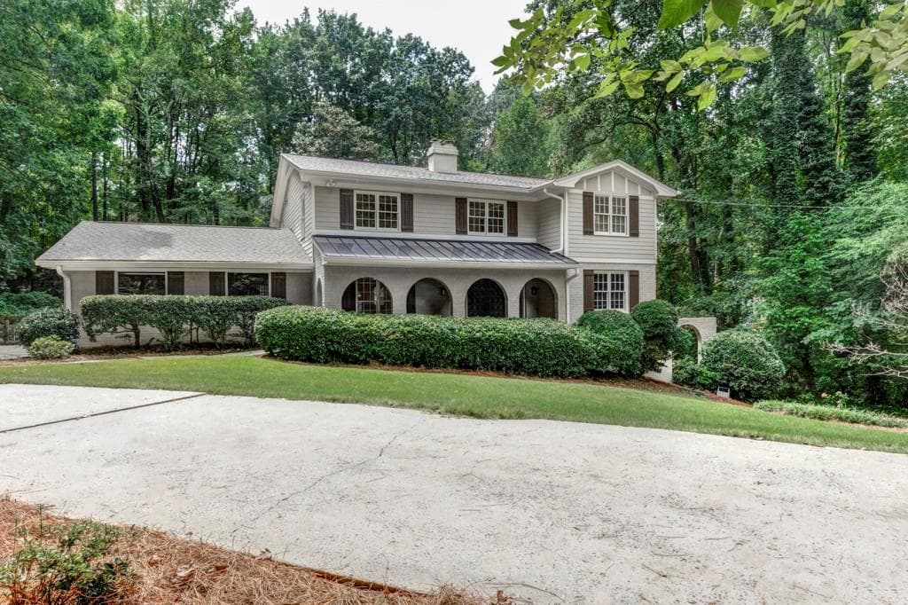 4 bedroom, 3 bathroom, 3,352 sq ft single family residence sold at 560 Coldstream Court, Atlanta, GA 30328