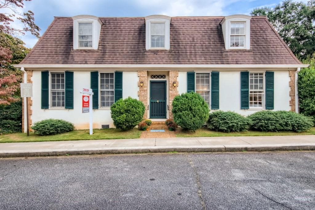 3 bedroom, 2 bathroom, 2,368 sq ft single family residence sold at 4 Charter Square, Decatur, GA 30030