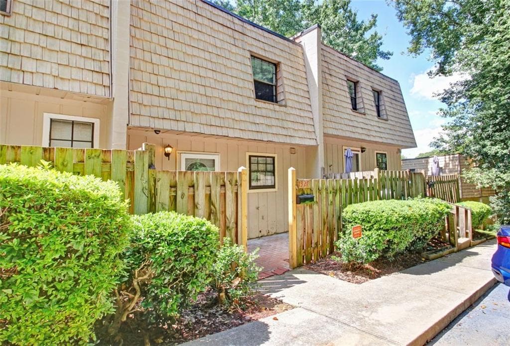 1327 Woodstone Trace L6, Morrow, GA 30260 — most recent listing photo