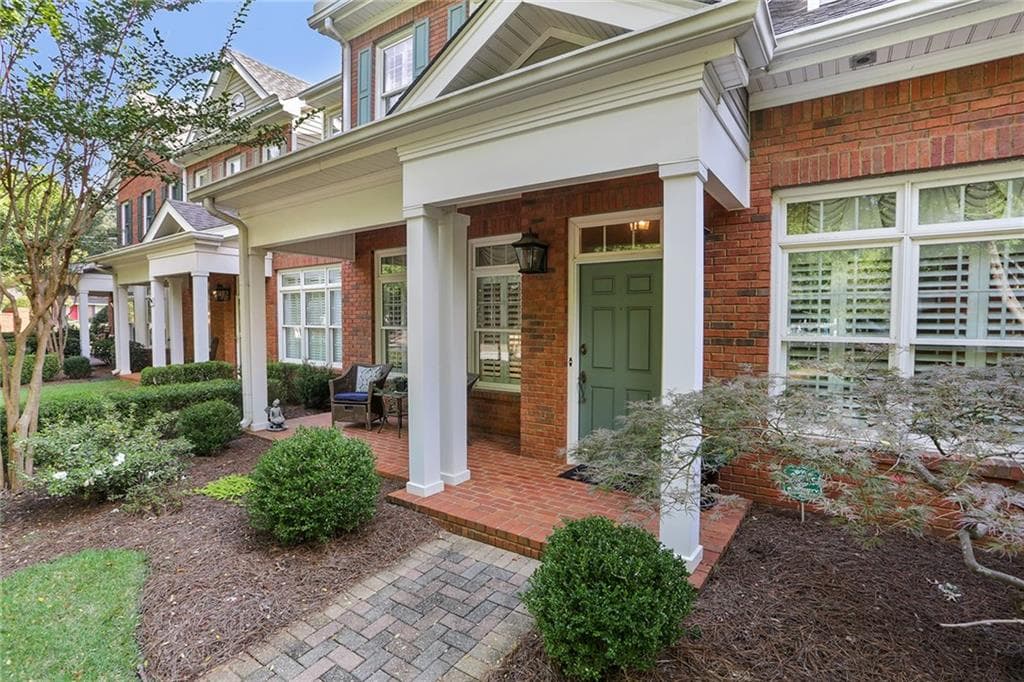 3 bedroom, 3 bathroom, 2,300 sq ft townhouse sold at 8030 Parker Place, Roswell, GA 30076
