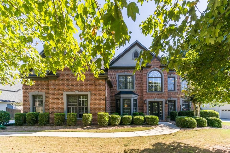 5 bedroom, 4 bathroom, 3,822 sq ft single family residence sold at 820 Aronson Lake Court, Roswell, GA 30075