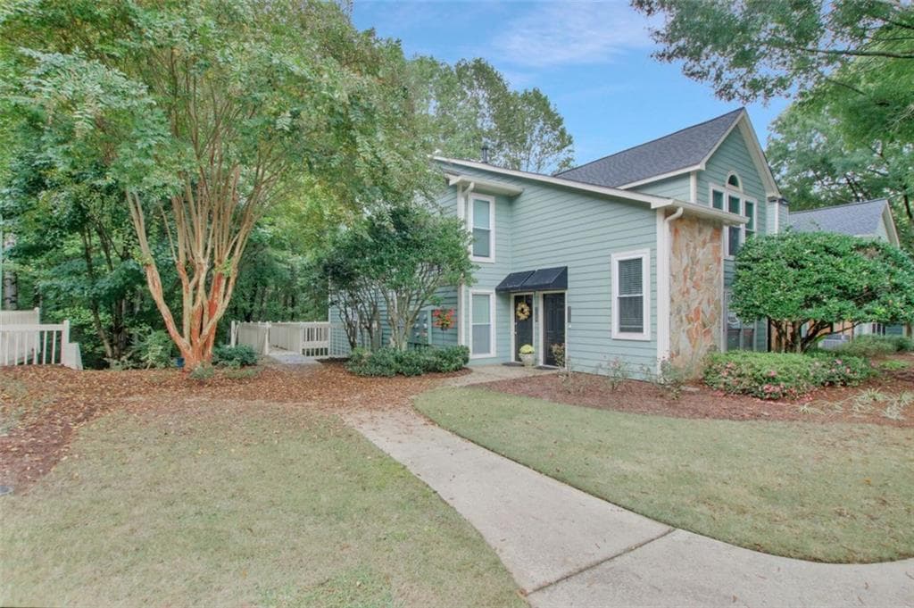 2 bedroom, 2 bathroom, 1,316 sq ft condominium sold at 3111 CANYON POINT Circle, Roswell, GA 30076