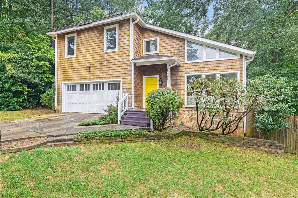 3 bedroom, 3 bathroom, 2,646 sq ft single family residence sold at 2785 CRAVEY FOREST Lane, Atlanta, GA 30345