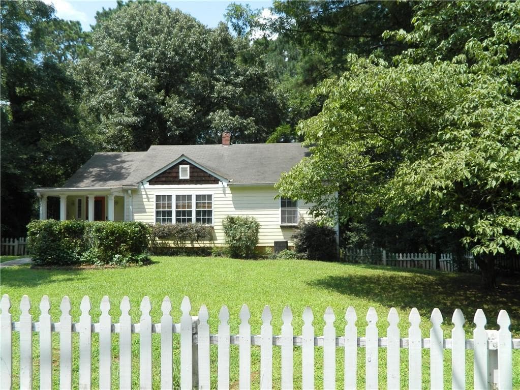 2 bedroom, 1 bathroom, 1,475 sq ft single family residence sold at 1604 Braeburn Drive, Atlanta, GA 30316