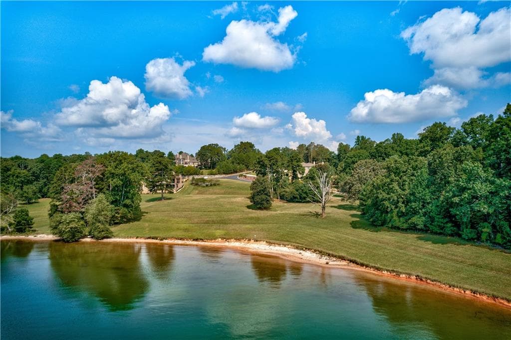 single family residence sold at 8510 Blue Heron Drive, Gainesville, GA 30506
