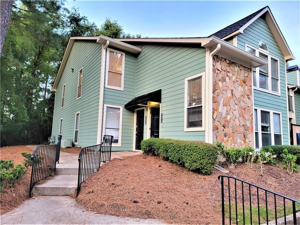 2 bedroom, 2 bathroom, 1,316 sq ft condominium sold at 4013 Canyon Point Circle, Roswell, GA 30076