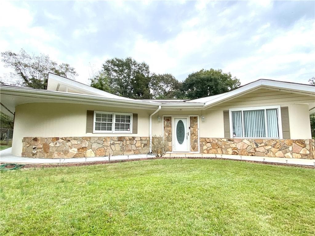 4 bedroom, 3 bathroom, 1,595 sq ft single family residence sold at 1084 Redwood Drive, Norcross, GA 30093