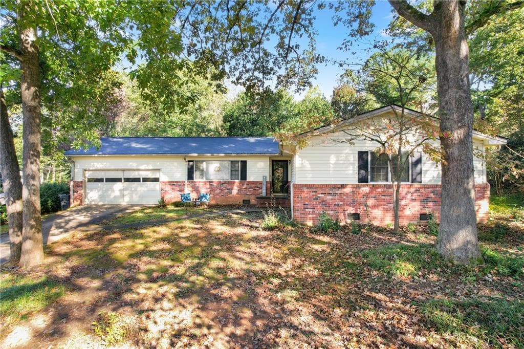 3 bedroom, 2 bathroom, 1,917 sq ft single family residence sold at 636 Holly Drive, Gainesville, GA 30501