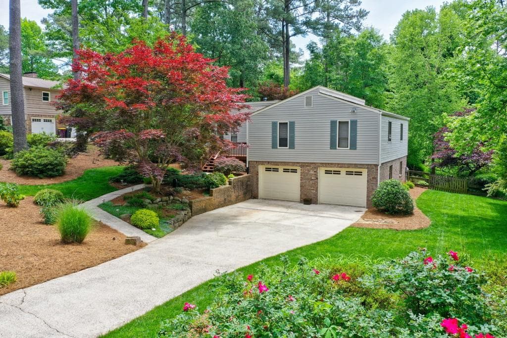 3 bedroom, 2 bathroom, 1,974 sq ft single family residence sold at 3482 Holliglen Drive, Marietta, GA 30062