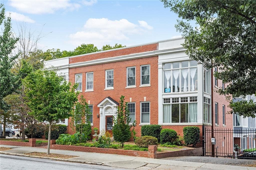 1 bedroom, 2 bathroom, 1,000 sq ft condominium sold at 616 N Highland Avenue 13B, Atlanta, GA 30306